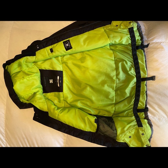 Boys DC snowboard jacket - Picture 3 of 7